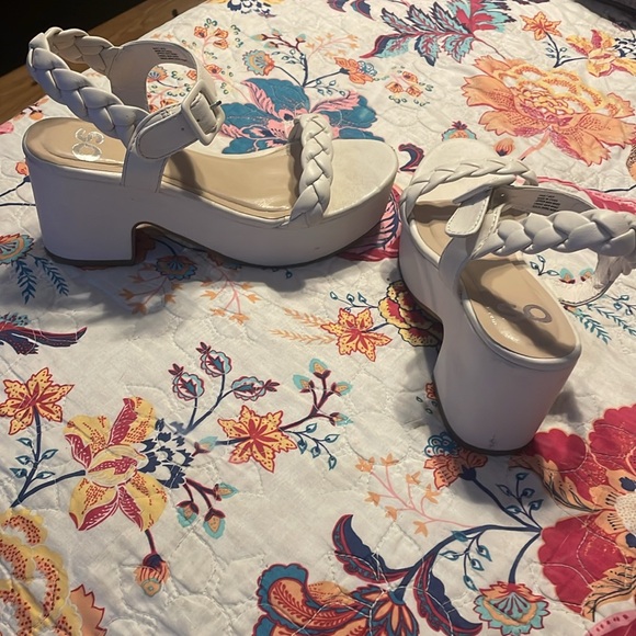 Platform Ivory heels with braided straps size 7 - Picture 3 of 9